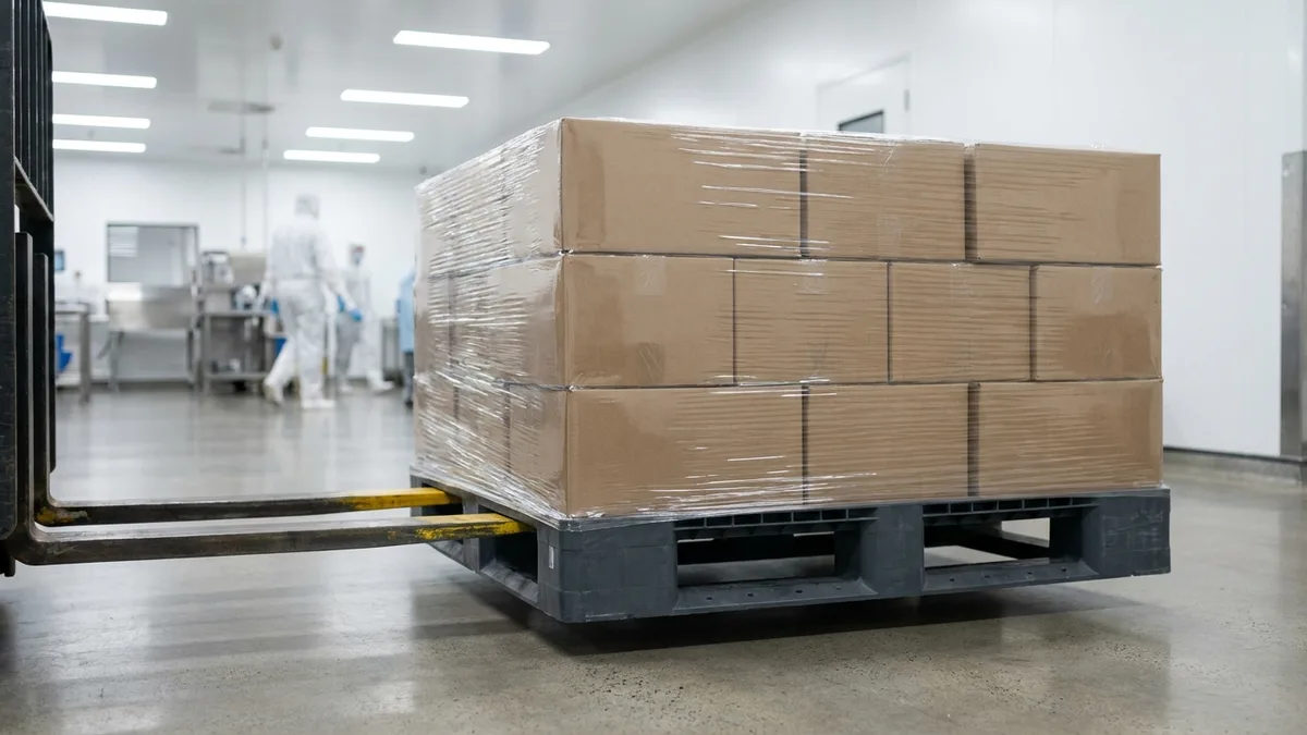Light Weight Plastic Pallet in use